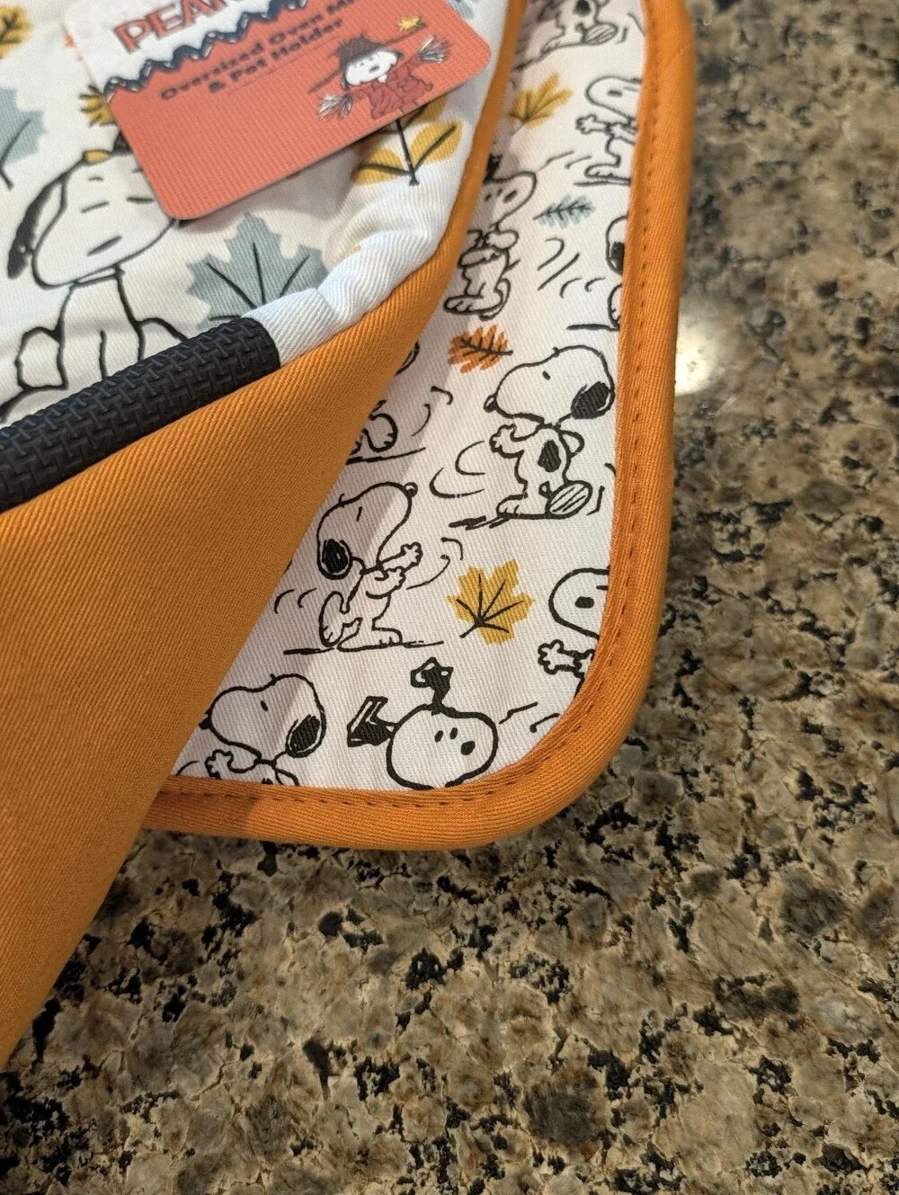 PEANUTS Oversized Oven Mitt Pot Holder Snoopy Woodstock Autumn Fall Foliage NEW